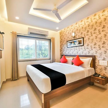 Hotel Golden Feather Udaipur Exterior foto
