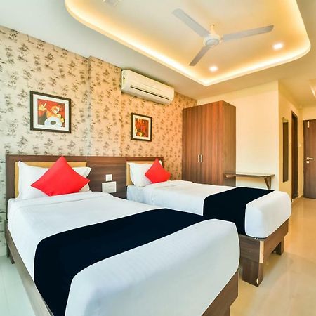 Hotel Golden Feather Udaipur Exterior foto