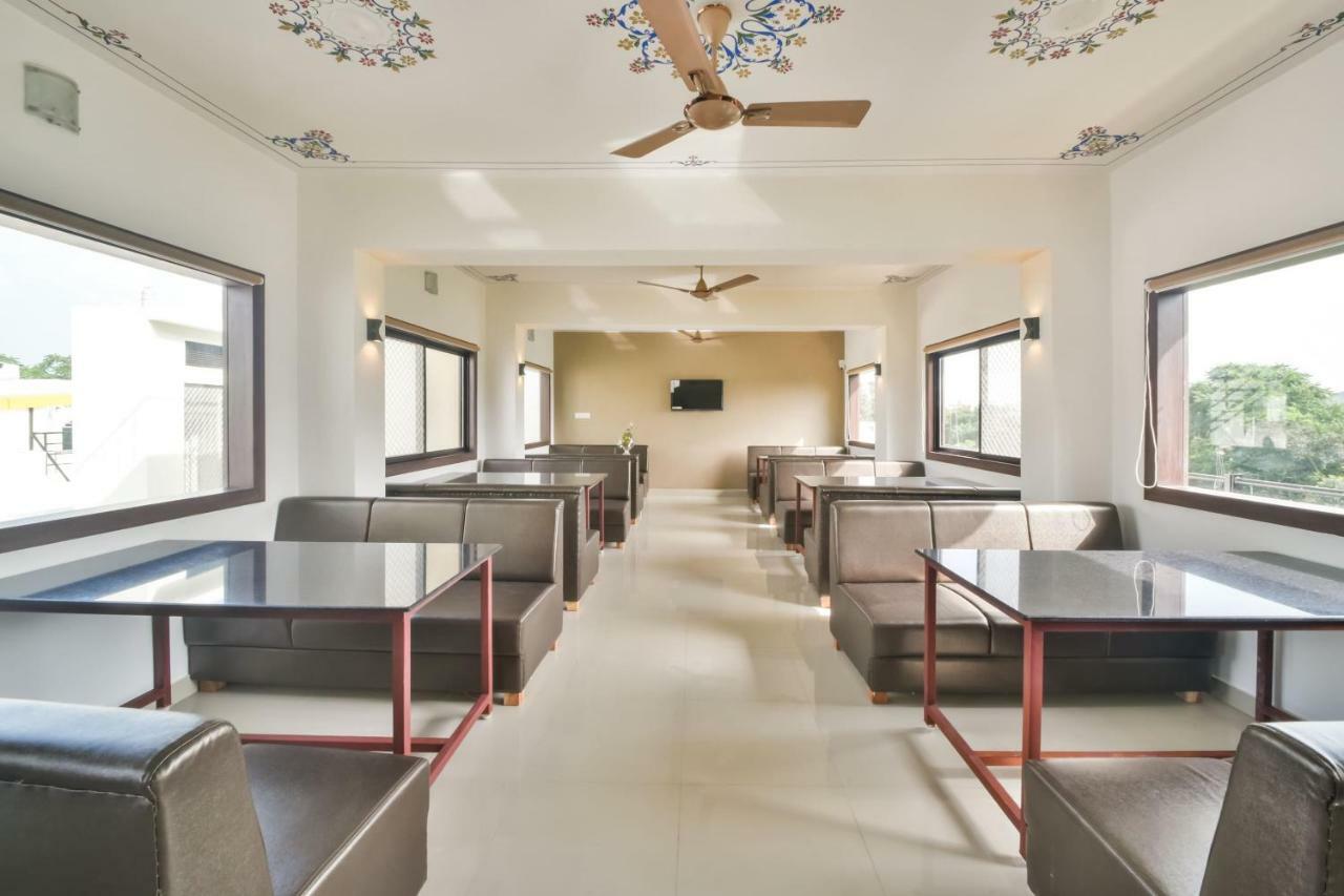 Hotel Golden Feather Udaipur Exterior foto