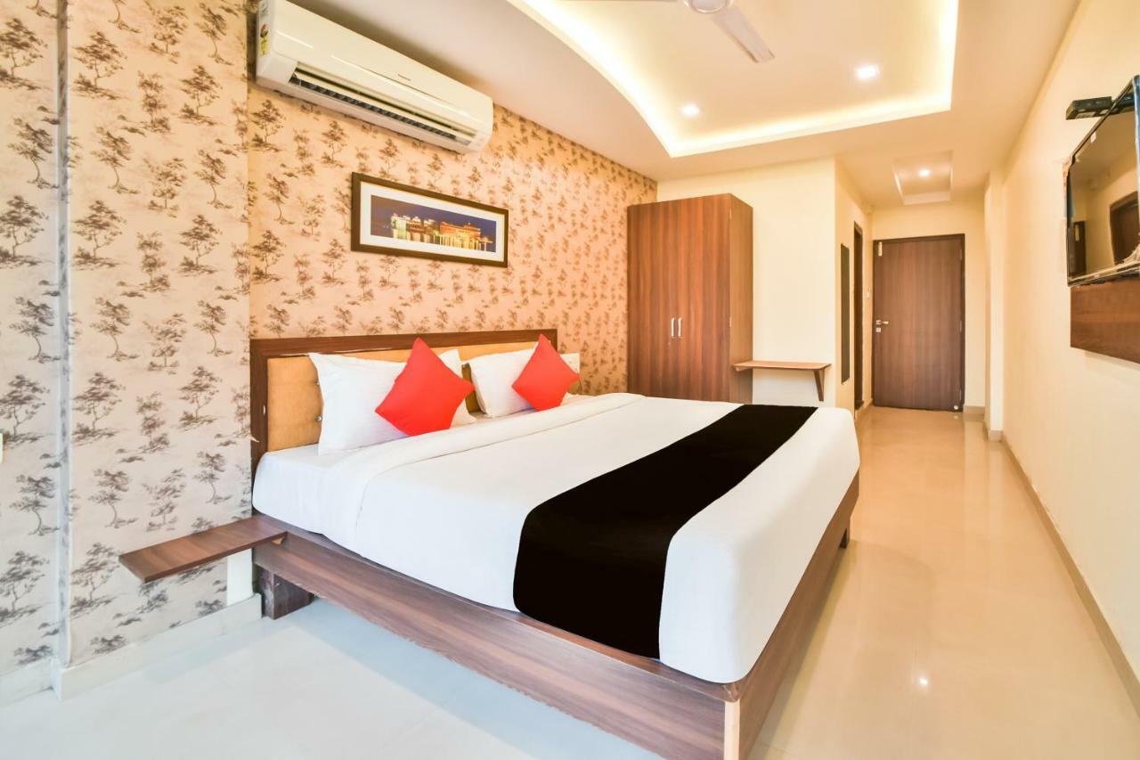 Hotel Golden Feather Udaipur Exterior foto